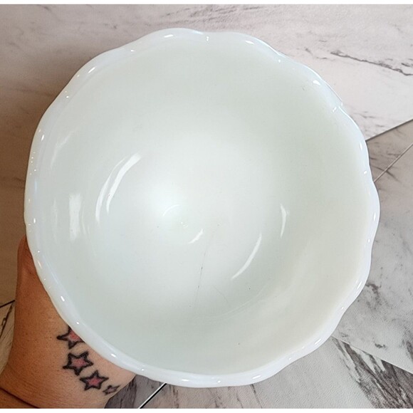 Vintage Milk Glass Goblet Heavy Quilted Diamond Pattern Scalloped Rim Planter - Picture 3 of 5